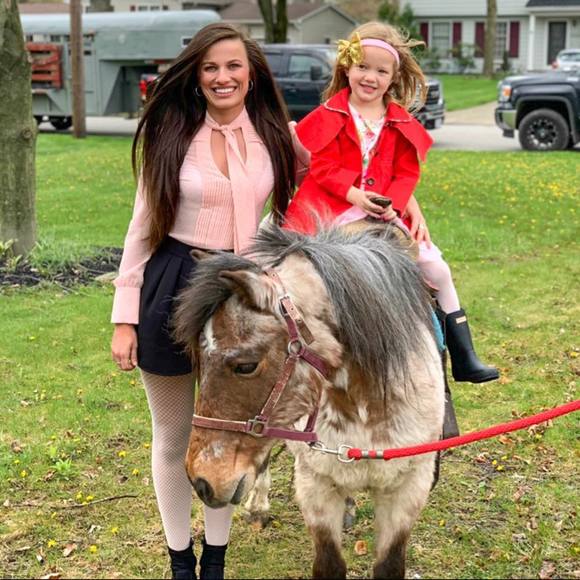 Profile Picture of Alexandra Miele (@alexandrateresa) on Poshmark