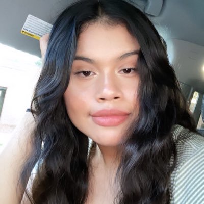 Profile Picture of V (@VioletFlores23) on Twitter