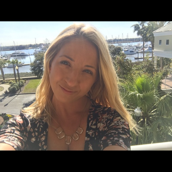 Daniela Reduto - Poshmark Profile Picture of Daniela Reduto (@dreduto) on Poshmark