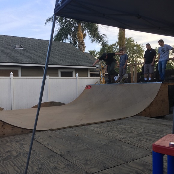 Profile Picture of Paul Vine (@tidyupp) on Poshmark