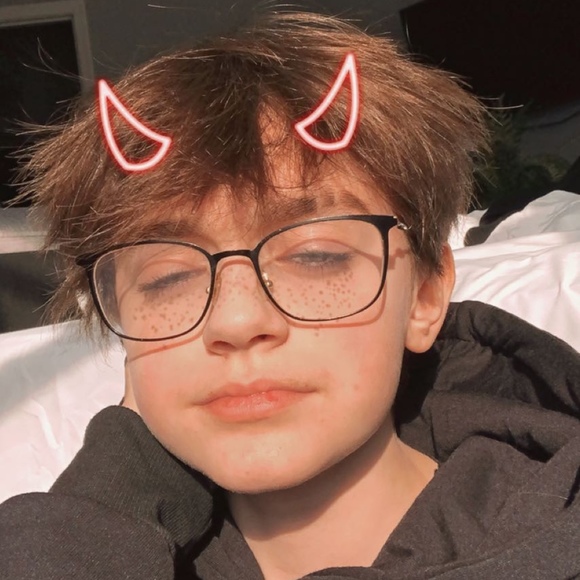 Profile Picture of Ky Pitzely (@frootyky) on Poshmark