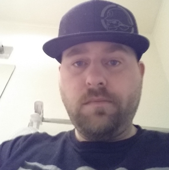 Profile Picture of Dennis Keith (@ddog5420) on Poshmark