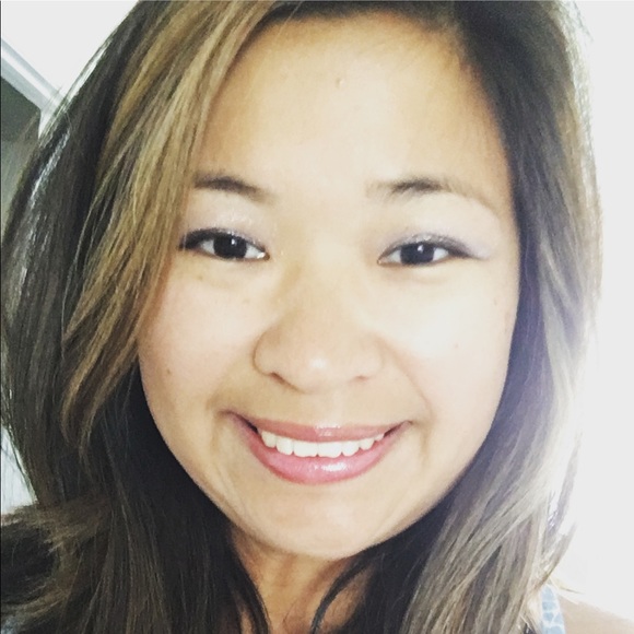 Profile Picture of Shirley Azbell (@shirlsiu) on Poshmark