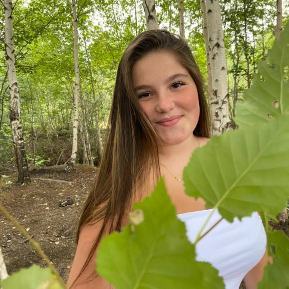 Profile Picture of Lea St-pierre (@leasoleil12) on Poshmark