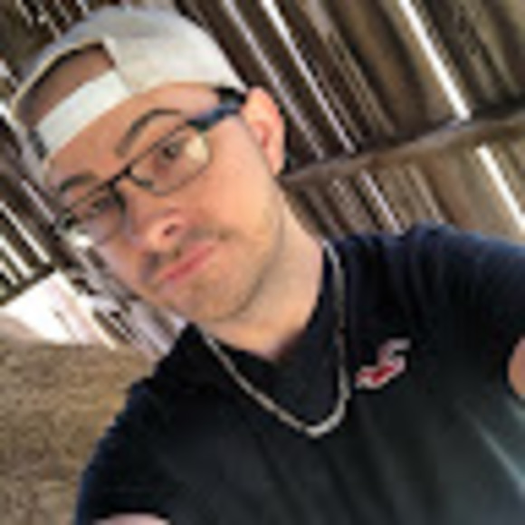 Profile Picture of Levi Roberts (@leviroberts423) on Poshmark