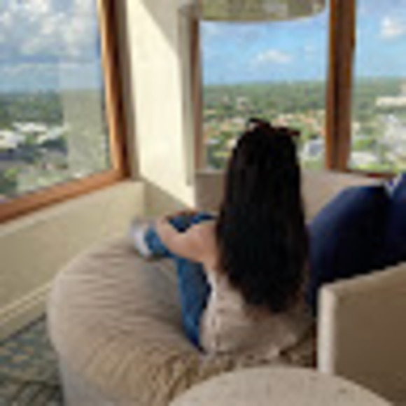 Profile Picture of Isabel Ojeda (@isabel071604) on Poshmark