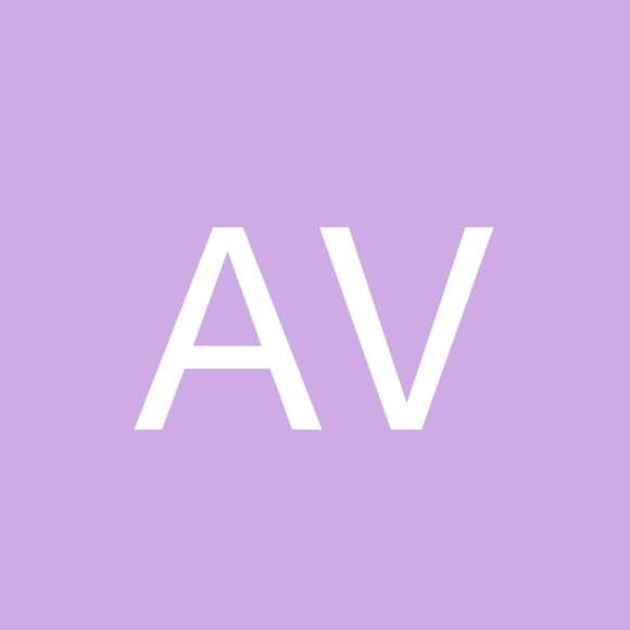 Profile Photo of Andrew Villanueva (@andyvlln) on Poshmark