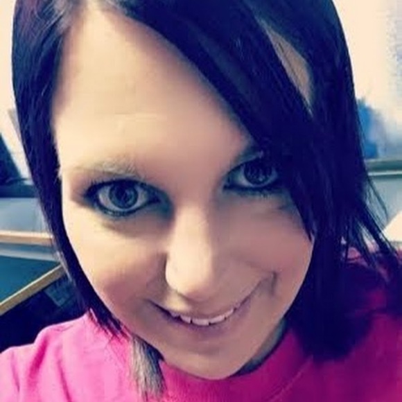 Profile Picture of Kaitlin Bielstein (@brynnalyse15) on Poshmark