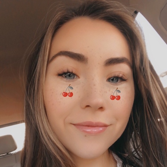 Profile Picture of Kelly Furbish (@kelfurbi) on Poshmark