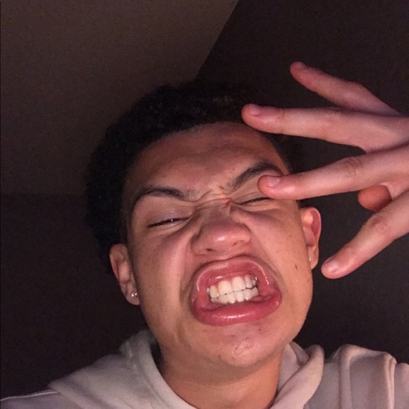 Profile Picture of Noah Weaver (@noahweaver145) on Poshmark