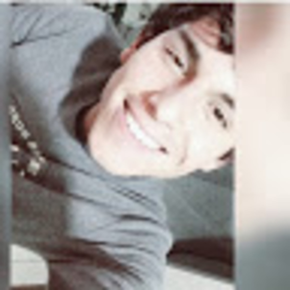 Profile Picture of Juan fe Cueva (@juanelopanelo97) on Poshmark