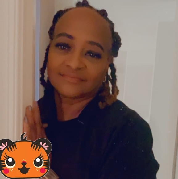 Profile Picture of Shonda Rencher (@shondacandice) on Poshmark