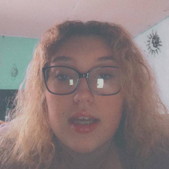 Profile Picture of Sara Fenzel (@sarafenz) on Poshmark