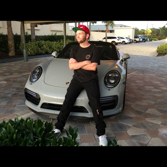 Profile Picture of John Carlin (@johnc331) on Poshmark