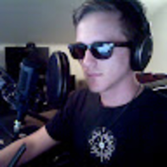 Profile Picture of Joel Huff (@drazonu) on Poshmark