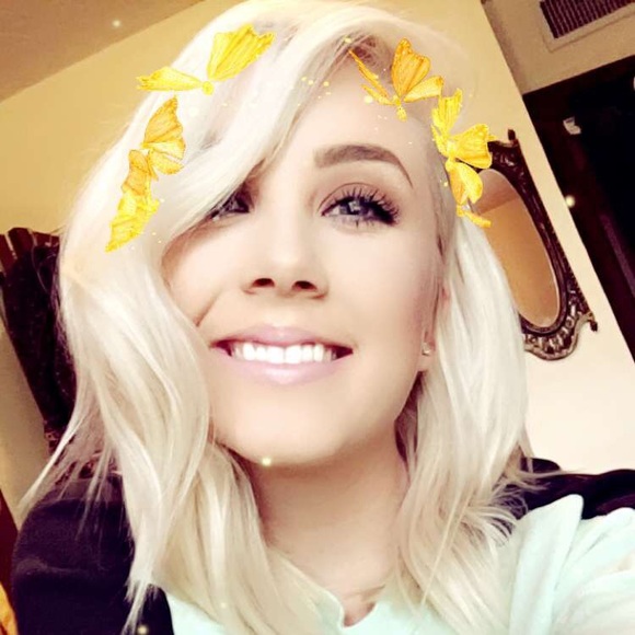 Profile Picture of Mackenzie Daniels (@mldaniels) on Poshmark