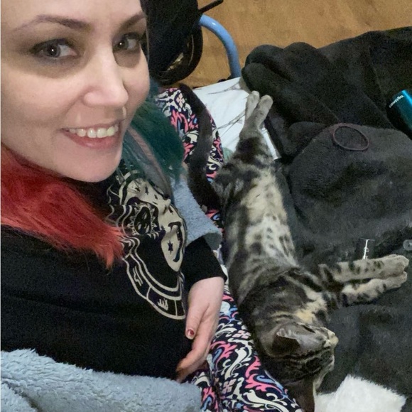 Profile Picture of Joanne Wozney (@joanne_wozney) on Poshmark