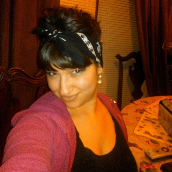 Profile Picture of Mona Conteas (@mconteas86) on Poshmark