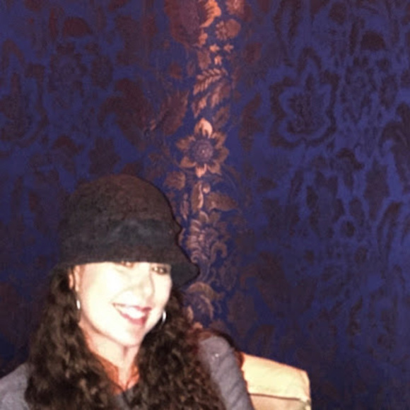 Profile Picture of Heather Connor (@heatherjconnor) on Poshmark