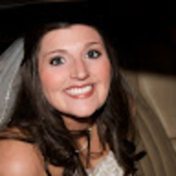 Profile Picture of Nicole Cronkhite (@nicolecronkhite) on Poshmark