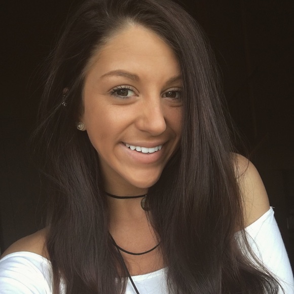 Profile Picture of Alyssa Supeck (@alyssaxoxo) on Poshmark