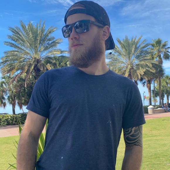 Profile Picture of Wesley Yanok (@yanok457) on Poshmark