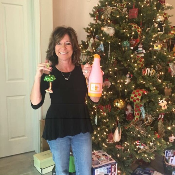 Profile Picture of Karen Andronaco (@kittn815) on Poshmark