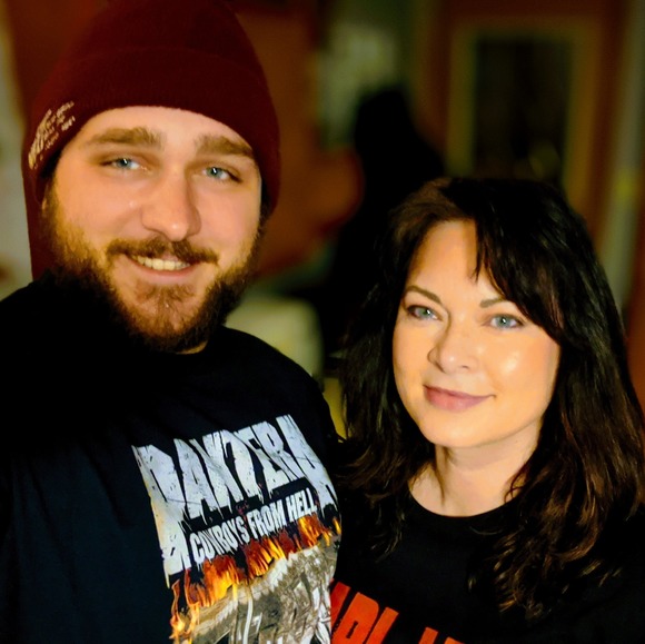 Profile Picture of Robin Shoup (@robinlovesart43) on Poshmark