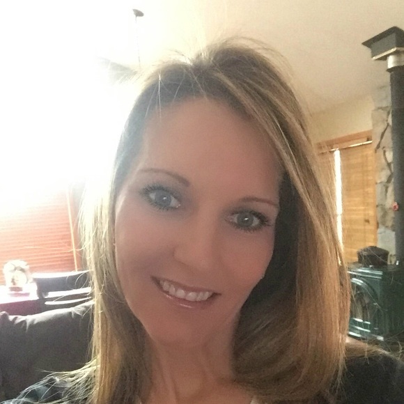 Profile Picture of Sheree Gordon (@sheree69) on Poshmark