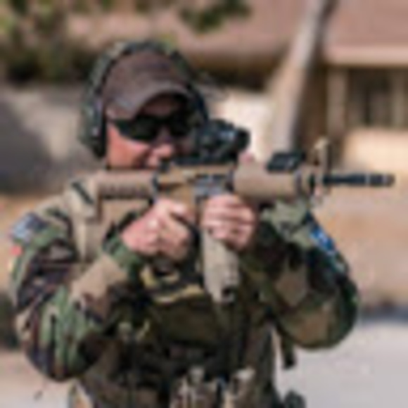 Profile Picture of Brian Brown (@brown25611) on Poshmark