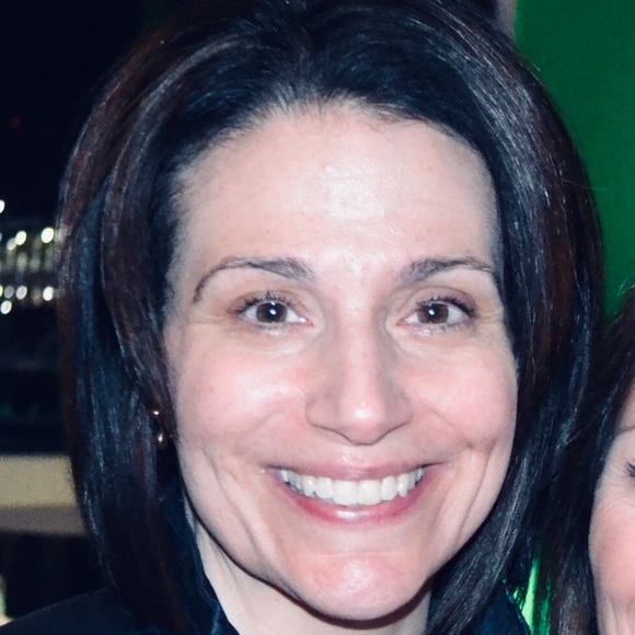 Profile Picture of Diane Mertsock (@dmertsock) on Poshmark