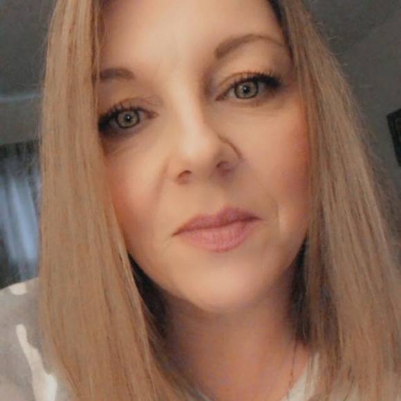 Profile Picture of Hope Putek (@hopedaley) on Poshmark