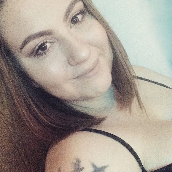 Paige Ferrovecchio - Poshmark Profile Picture of Paige Ferrovecchio (@paigezearing) on Poshmark