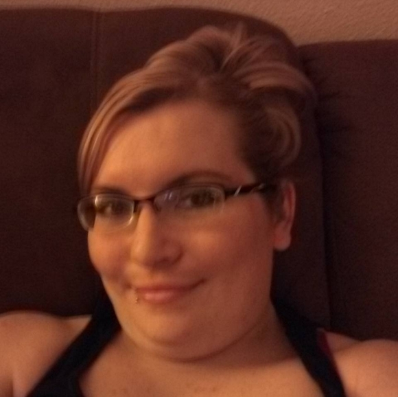 Profile Picture of Emily Kanouff (@ekanouff) on Poshmark