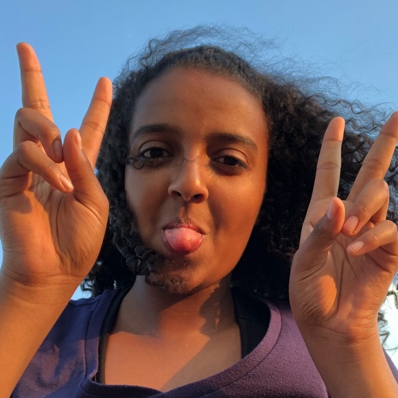 Quinn Dufficy - Poshmark Profile Picture of Quinn Dufficy (@qdufficy) on Poshmark