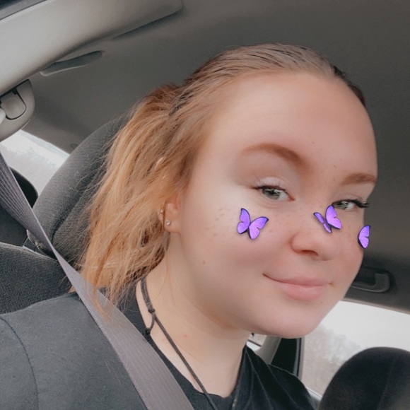 Profile Picture of Alexis Stredney (@lexstred23) on Poshmark