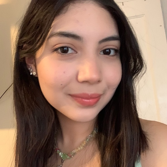 Profile Picture of Tania Silva (@taniasil999) on Poshmark