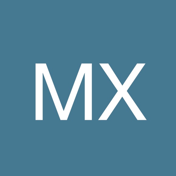 Profile Picture of Melanie Xenakis (@melanie_xenakis) on Poshmark