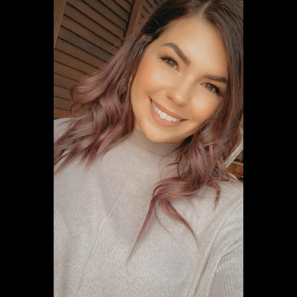 Profile Picture of Michelle Frazer (@mfrazee262) on Poshmark