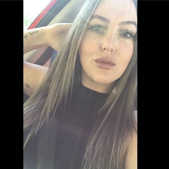 Profile Picture of Whitney Wilding (@whitneywilding) on Poshmark