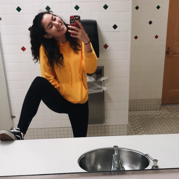 Profile Picture of Grace Gilday (@gracegilday) on Poshmark