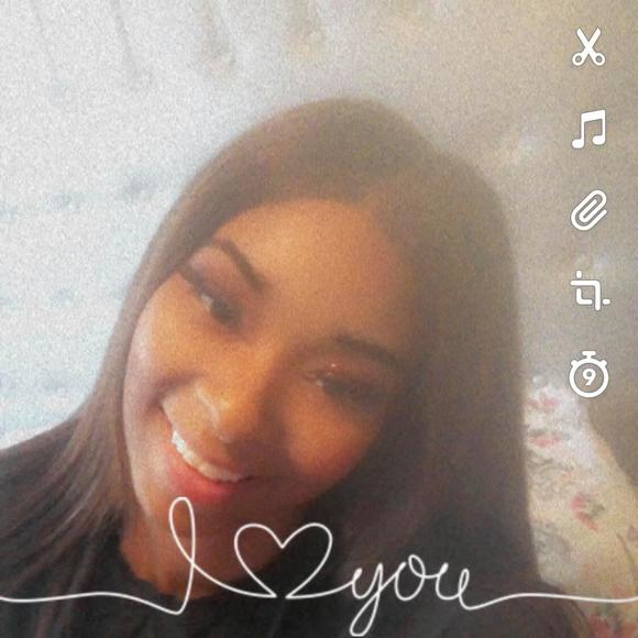 Profile Picture of Ladyy Dee (@ladyyd15) on Poshmark