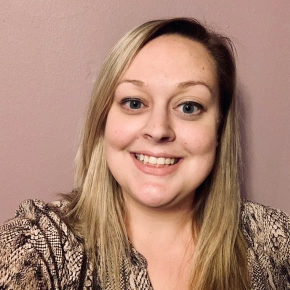 Profile Picture of Sara Devore (@sara_devore) on Poshmark