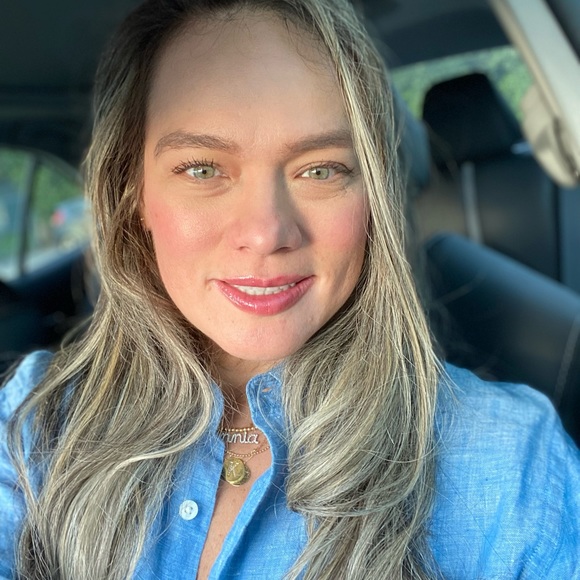 Profile Picture of Kennia Mcdougall (@kenniamcdougall) on Poshmark