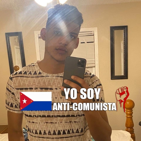 Profile Picture of Aldo Hernández (@aldohpl97) on Poshmark