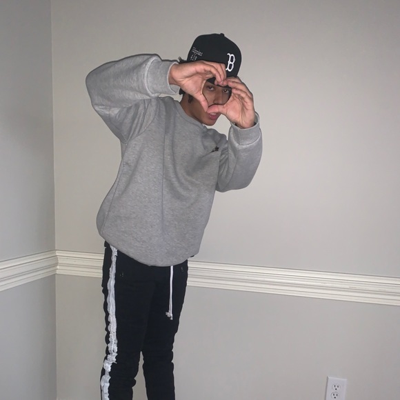 Profile Picture of Ray Shaw (@rayshaw7) on Poshmark