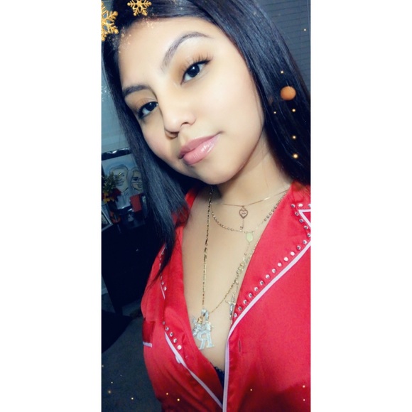 Profile Picture of Gisela Negron (@giselanegron) on Poshmark