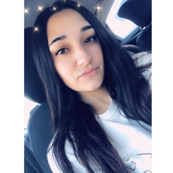 Profile Picture of Gabrielle Zawistowski (@gabzawistowski3) on Poshmark