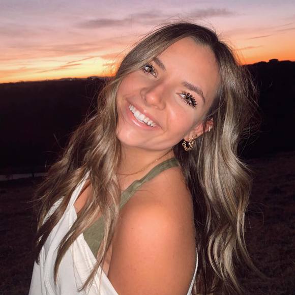 Profile Picture of Carly Krause (@carlykrause616) on Poshmark