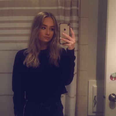 Profile Picture of Lindsey (@LindseySchue) on Twitter